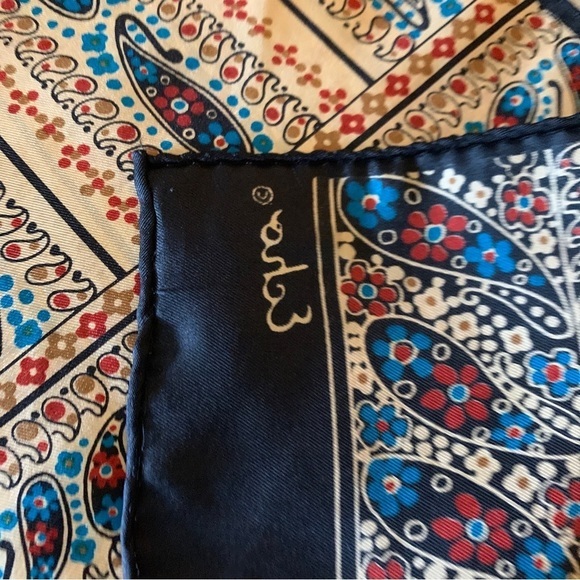 Echo Paisley Muted Palette Rectangular Scarf 
Excellent Condition - Picture 7 of 7